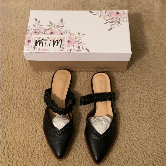 Black Flats - Picture 2 of 7